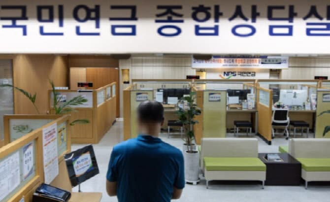 기초연금 개편 시동…"노인연령 상향 시 재정 200조∼600조↓"