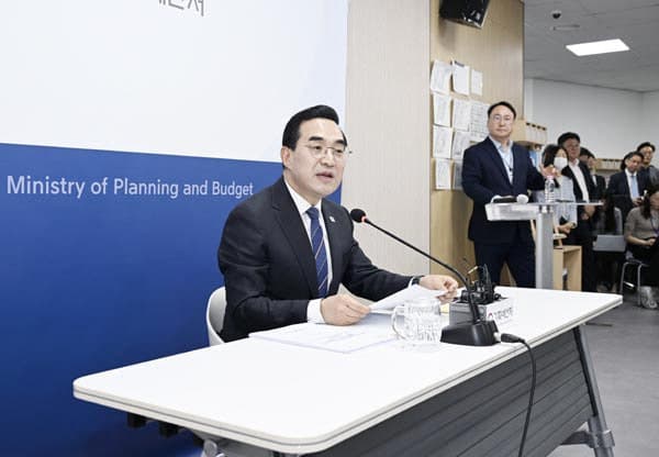 IMF "韓, 연금지출 5년간 GDP 0.7%↑" G20 선진국 중 가장 가팔라