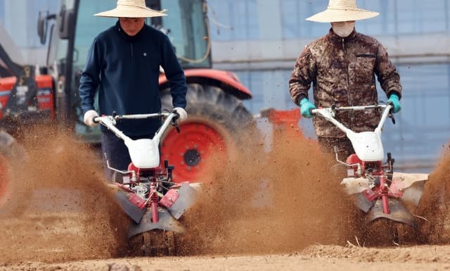 농기계 면세유 '중동전쟁 직격탄' 36% 급등…영농철 생산비 '비상'