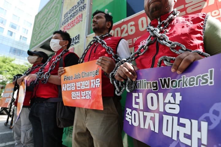 "노동절에도 못 쉬어" 이주노동자들, 서울 도심서 노동권 보장 촉구 집회·행진