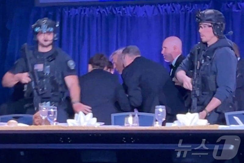 트럼프 참석 백악관 만찬장 총격, 트럼프 대피 후 "모두 무사"