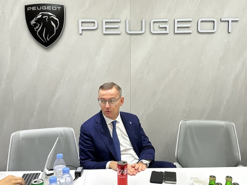 푸조 CEO "한국 도로에 푸조 더 많아지길"…대형 SUV로 승부수 예고