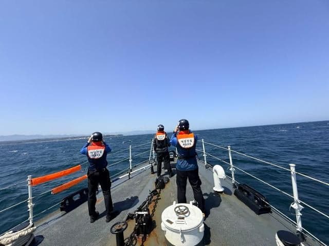 울진 앞바다 실종 50대 다이버, 12시간·20km 표류 끝 삼척에서 무사 생환