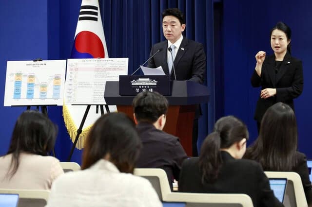 강훈식 "공직자 선거 관여 엄격히 금해야…매점매석 엄정 대응"