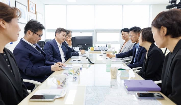 김동연 경기지사, 고유가 피해지원금 현장 방문 "지급 원활하게"