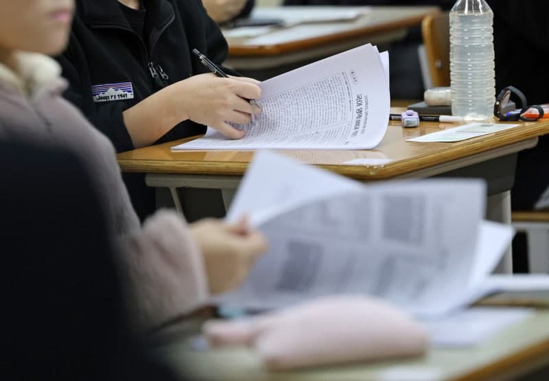 "학교선 안 배웠는데" 고1 학평 영어 71% 美대학생 수준…수학도 교육과정 밖