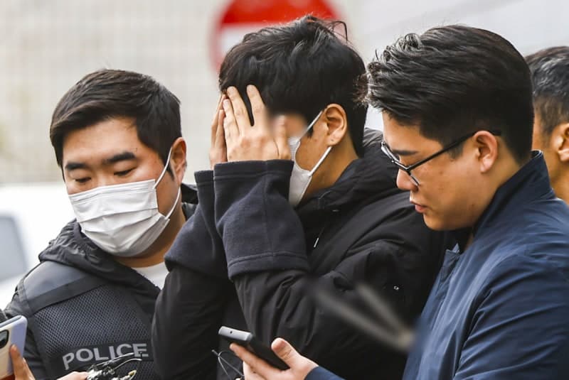 '보복 대행' 오물 테러 일당, 개인정보 탈취 정황…행안부 등 40여곳 압수수색