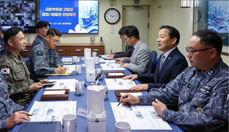 국방차관, 해군 2함대 방문해 함정 승조원 생활환경 점검…"육상생활관 지속 개선"