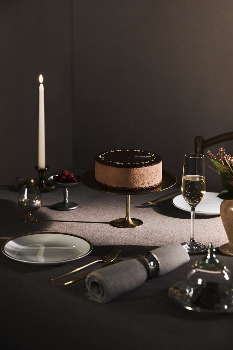 롯데호텔, 온라인 전용 '골드 초콜릿케이크' 출시…"금 케이크" 등장