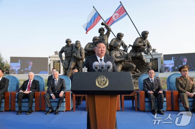 김정은 "피로 쓴 북러 동맹의 상징"…北, '러시아 파병군' 기념관 준공