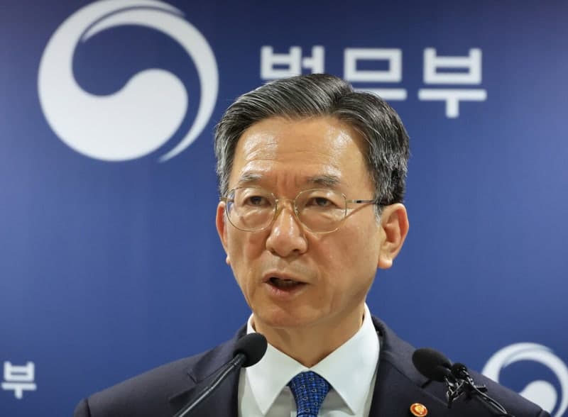 정성호 법무장관 "수사·기소는 '동전의 양면'…공소청, 넘어온 기록만 보고 기소는 있을 수 없는 일"