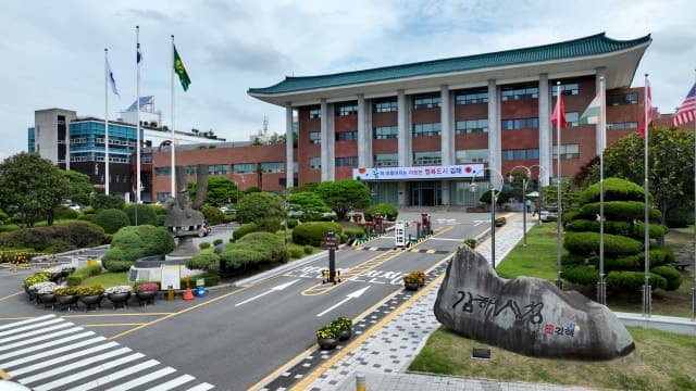 김해시, 청소년 대중교통 무료화 '김해패스' 첫 환급…버스비 9000만 원 지역화폐로 지급