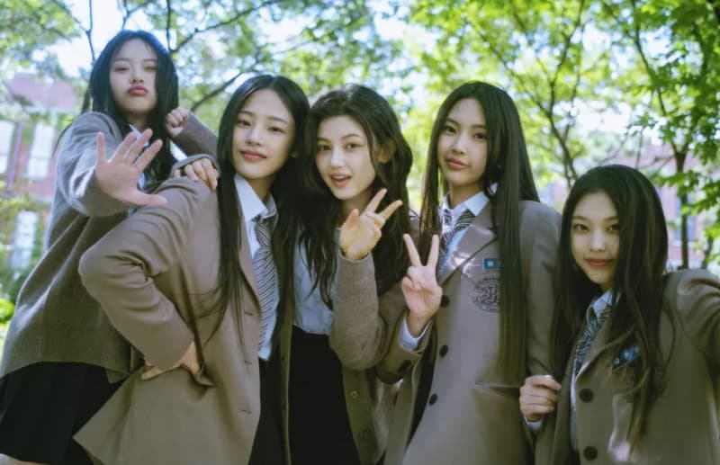 뉴진스 세 멤버, 코펜하겐서 포착…어도어 "새 음악 서사 담는 과정"