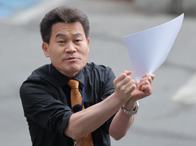 전한길 측, "인격권 침해" 수갑 채운 경찰·구속영장 청구한 검사 고소