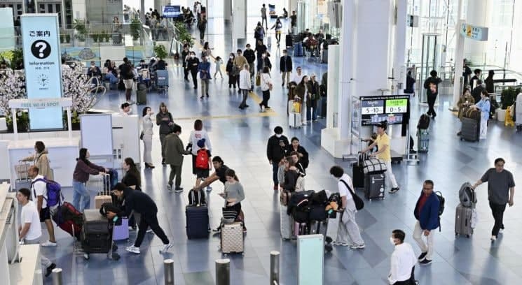 일본항공, 하네다공항에 '휴머노이드' 투입…화물 운송 및 기내 청소 활용 검토