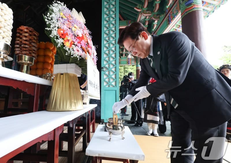 이 대통령 "이순신 장군 정신 등불 삼아 국민통합 원동력으로 국난 극복 전력"