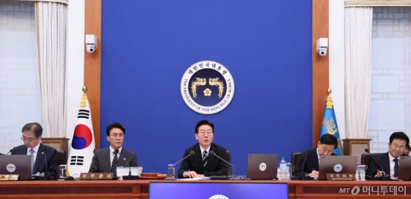 "숙박쿠폰부터 교통 증편까지…정부, 연휴 수요 맞춰 내수 부양"