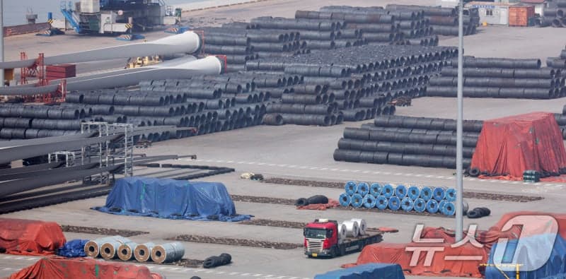 中 철강 감산에 韓 철강기업 주가 10% 급등 "제강 수요 증가로 수익 개선 기대감"