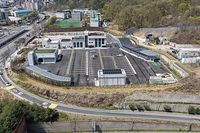 “지하는 빗물저류조, 지상엔 차고지”…신림 공영차고지 준공, 저지대 침수 막고 버스 차고지 부족 해결