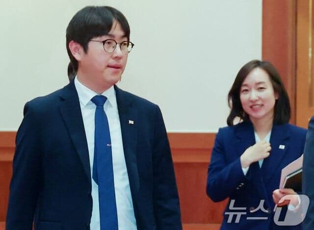 청와대 참모들, 보궐선거 출마…민주당 전략공천