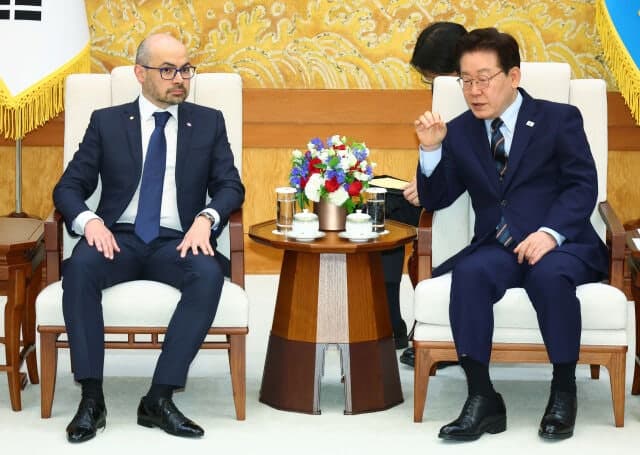 구글 '알파고 아버지' 허사비스, 삼성·SK·LG 총수와 AI 협력 논의