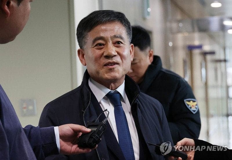 정성주 김제시장 '아내·처제 미용시술비 대납' 의혹으로 경찰 소환 조사