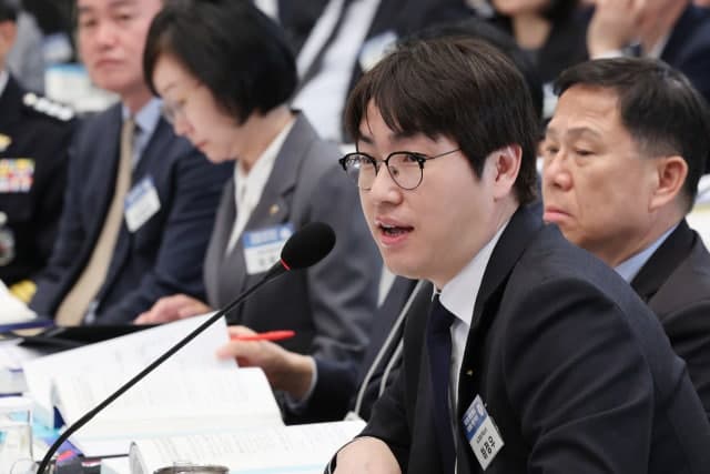 하정우, '李대통령 후광' 업고 부산 북갑 출마 선언…3파전 구도 속 35.5% 지지율