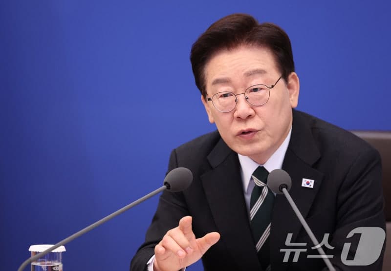 이 대통령, 국익·실용외교 강조…경제·교권 해법 모색