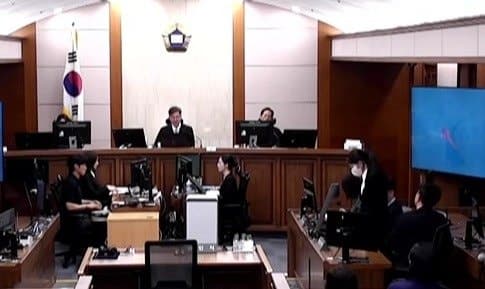 與 "김건희 징역 4년, 단죄의 시작 알려…지극히 상식적 판결"