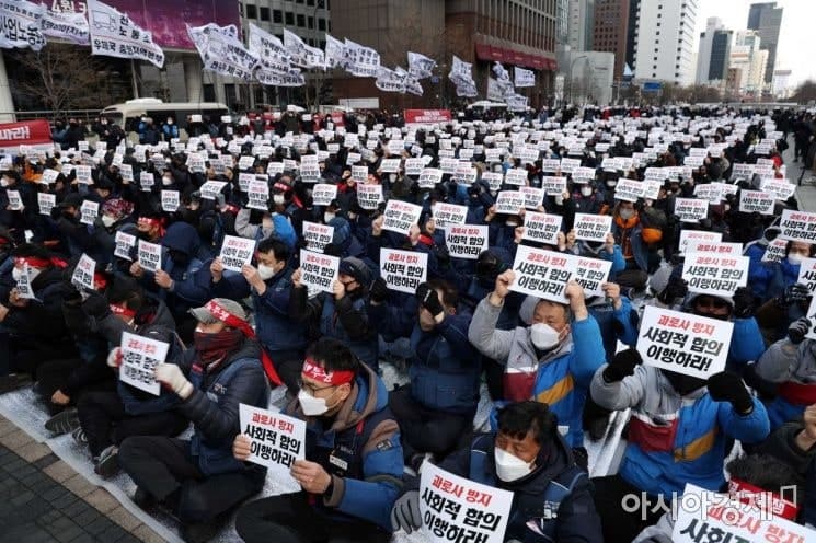 노동위, CJ대한통운·한진에 "화물연대 교섭 주체 인정"…노란봉투법 적용 확대 전망
