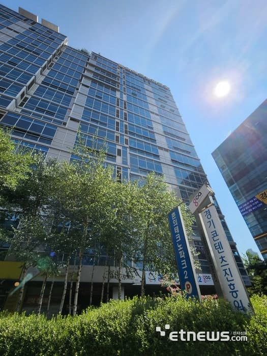 “K-웹툰 미래 인재, 강의실 넘어 현장으로”… 경콘진, 12개 대학과 웹툰 청년 인턴십 MOU 체결