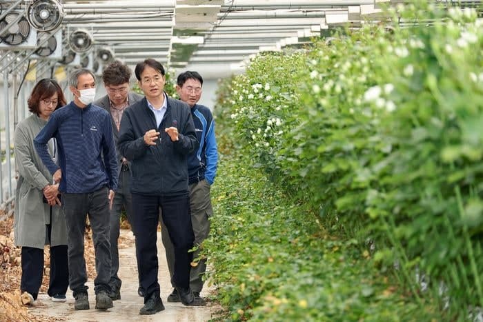 이동환 고양시장, 고품질 장미 재배농가 방문…"혁신농가, 지역농업 경쟁력" 강조