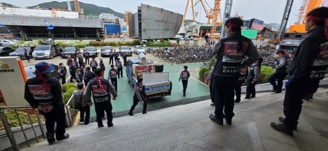 한화오션 노조, 임원실 집기류 무단 반출…"징계 과하다" 항의