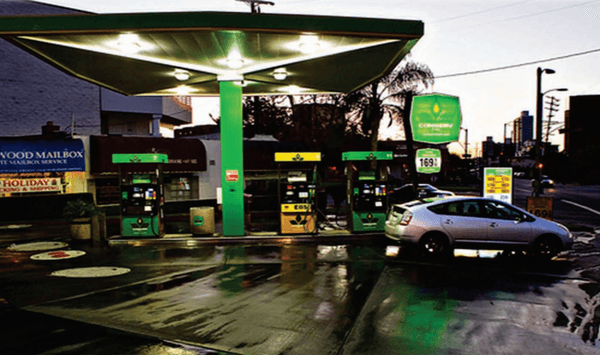 美 휘발유 가격 4년 만 최고, 이란 협상 교착·정유시설 중단 영향