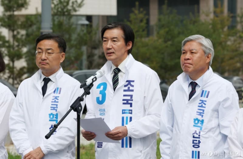 조국 "사모펀드 수사 안 받아" 김용남에 반격…"공천 축하, 단일화 논의 열려있어"