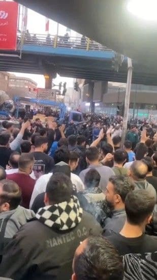 '불안한 휴전' 이란 리알화, 1달러당 180만 리알로 사상 최저치 경신