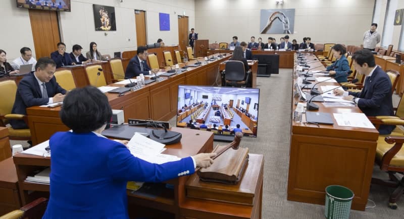 올림픽·월드컵 '보편적 시청권 보장법' 국회 과방소위 통과…소급입법 논란 여전