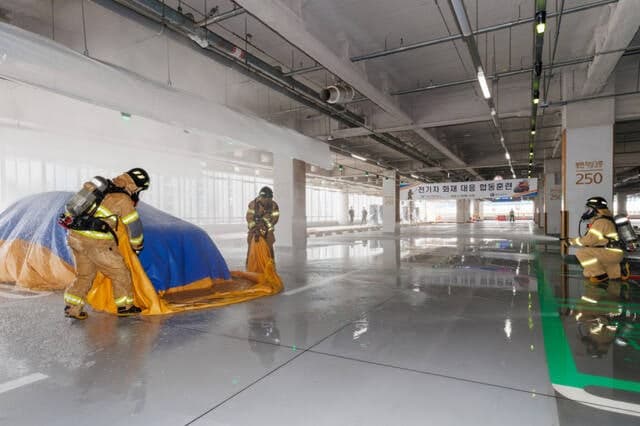 인천공항공사, 늘어나는 전기차 화재 대비 "열폭주" 차단 합동 훈련