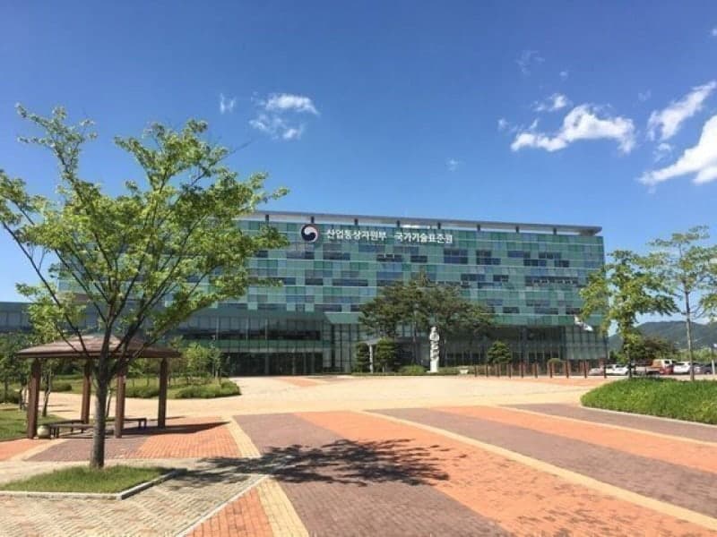 韓, 첨단산업 '사실상표준' 선점 본격화… R&D 예산 30% 집중 투자