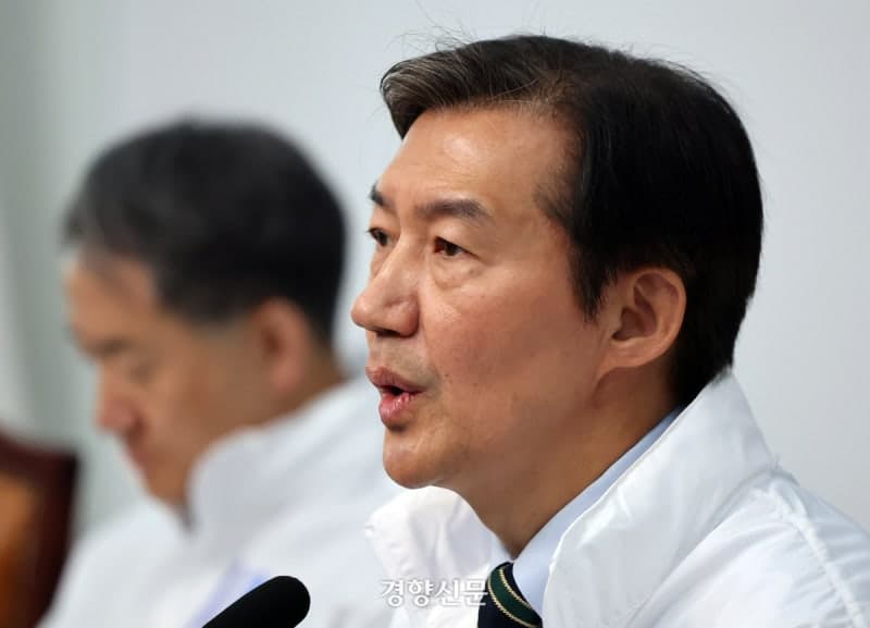 조국, 김용남에 "사모펀드 허위사실 다시 꺼내면 반격" 경고…신경전 격화