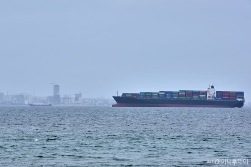 미국 "이란에 호르무즈 통행료 지급 금지…비미국인도 제재당할 수도"