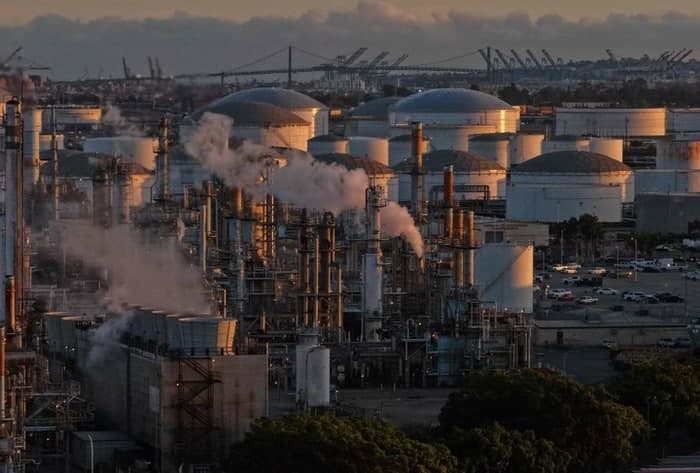 국제유가, UAE의 OPEC 탈퇴에도 3%↑…WTI 장중 100달러 위로