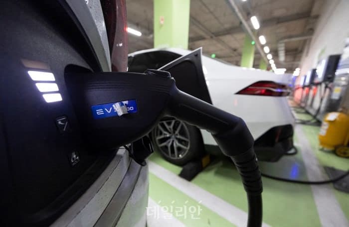 전기차 공공 충전요금 5단계 개편, "완속은 더 싸게, 급속은 더 비싸게"