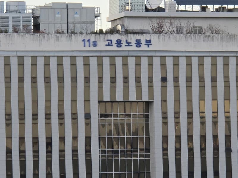 정부, 공공 비정규직 '공정수당' 도입… 11개월 일하면 수당 249만원