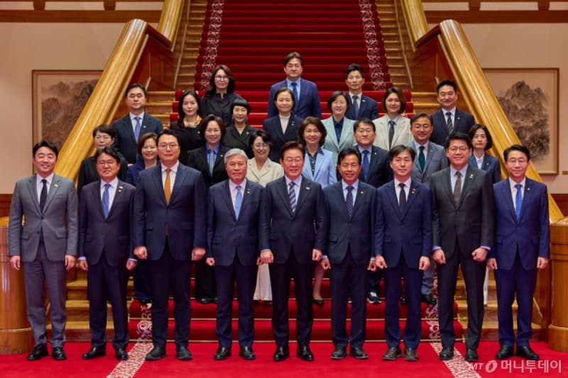 李대통령, 비교섭단체·무소속 靑오찬…'평택특별법'·장특공 개편 등 논의