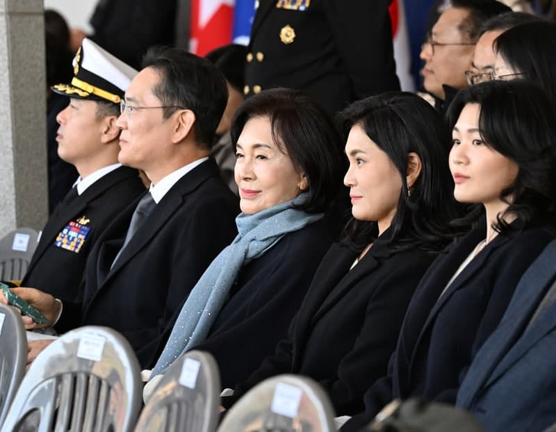 AI 반도체 훈풍에 "삼성가 재산 1년 만에 두 배로…아시아 3위"