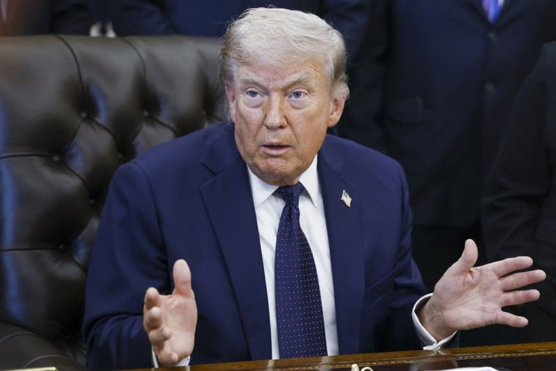 트럼프 "이란 '붕괴상태' 처했다고 알려와…호르무즈 개방 요청"