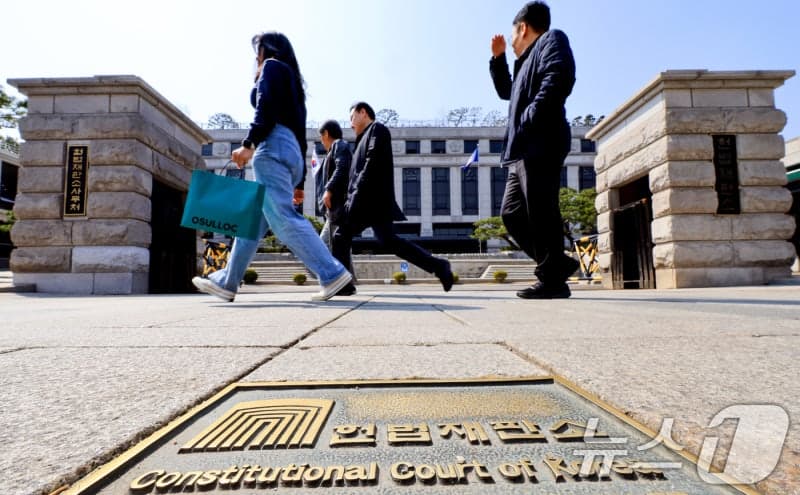 헌재 "변호사 변리사, 변리사회 의무 가입은 결사의 자유 침해" 헌법불합치 결정