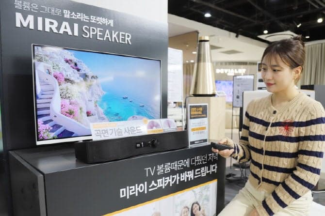 롯데하이마트, "아들아, TV 소리 잘 들린다"…日 불티난 '효도템' 미라이 스피커 단독 론칭