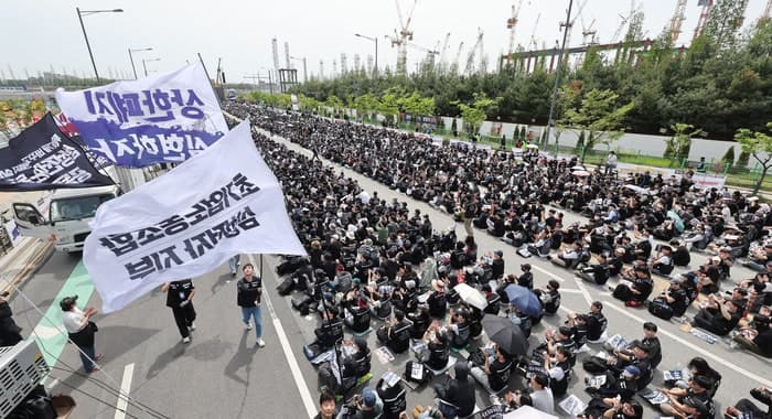 “파업” 외치고 해외여행 떠난 삼성바이오 노조위원장…‘MZ노조의 공정’ 무너졌나